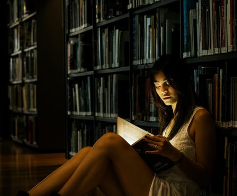 girl-reading-in-a-library