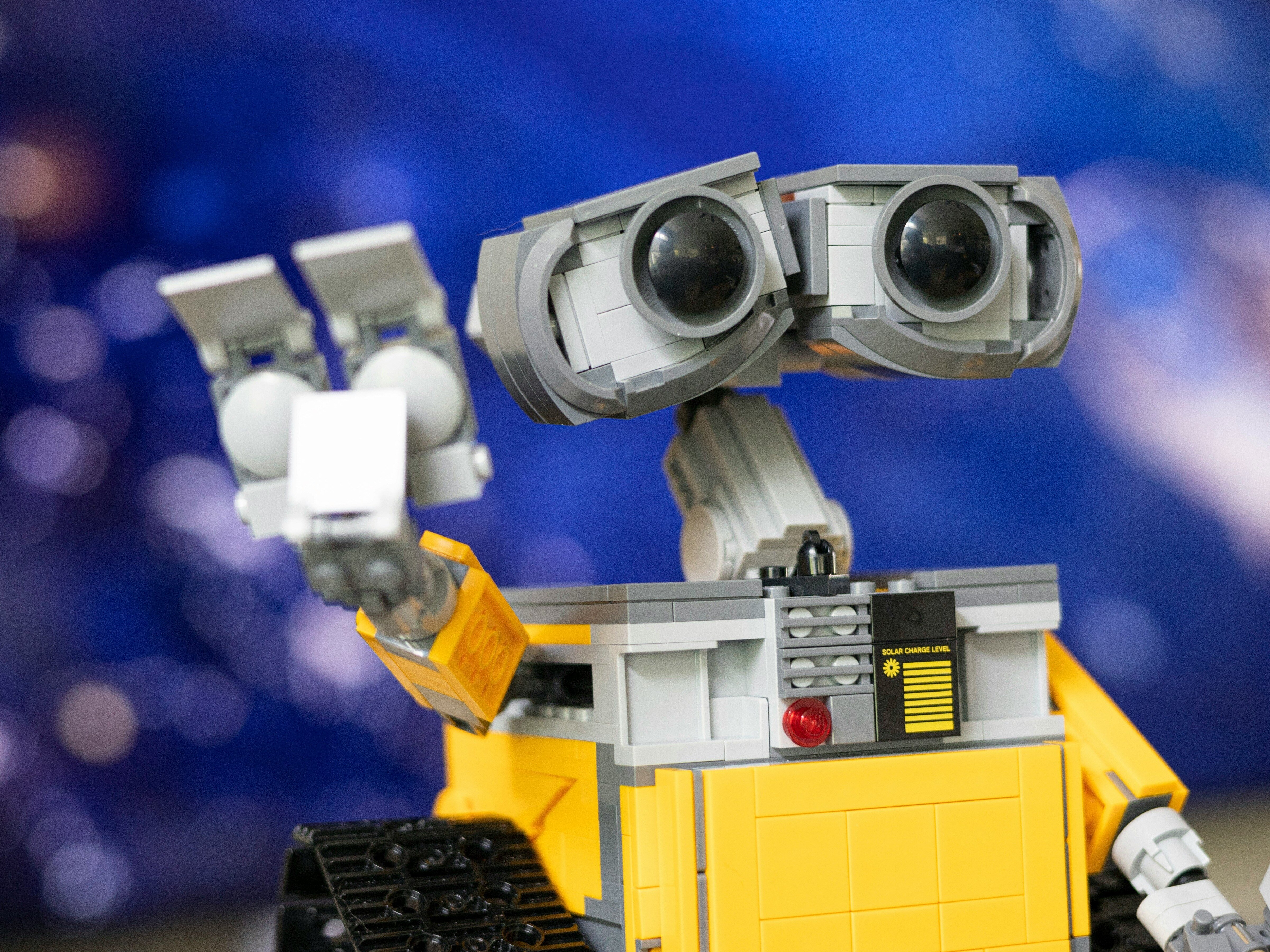 AI Activities for High School Students: Comparative Analysis Using WALL-E and Ethan Mollick